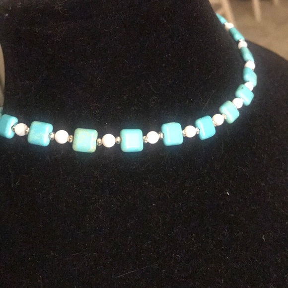 Handcrafted Magnesite, howlite and cats eye necklace - Picture 2 of 3